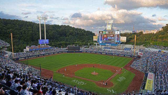 '3연승 자축' 삼성, 창단 첫 시즌 홈 관중 100만명 돌파…올해 비수도권 구단 첫 대기록