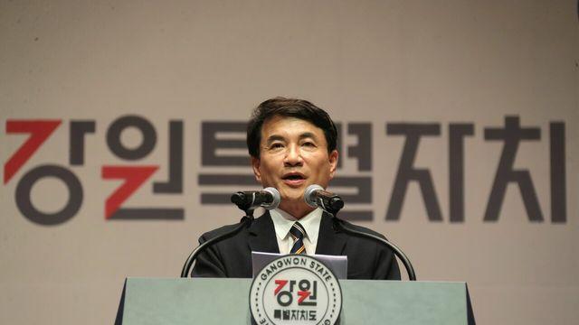 尹·韓·與 '건국절 눈치' 볼때… 김진태만 광복회 면전서 