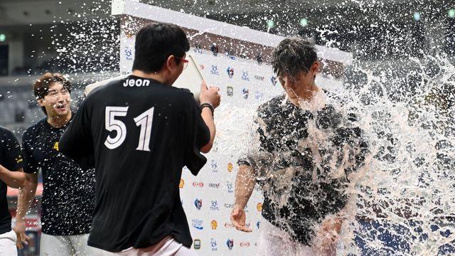 김도영 ‘30-30 물세례’