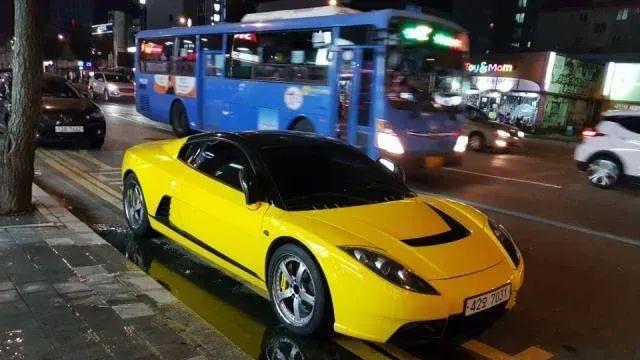 국산 스포츠카 작은거 하나 온다