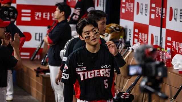 김도영 최연소·최소 경기 30홈런 앞세운 KIA, 키움에 12-1 완승