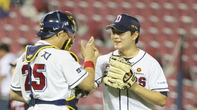 '발 야구+대포 조화' 두산 베어스, 롯데 상승세 꺾고 2연패 탈출...삼성 2G 차 추격 [IS 잠실]