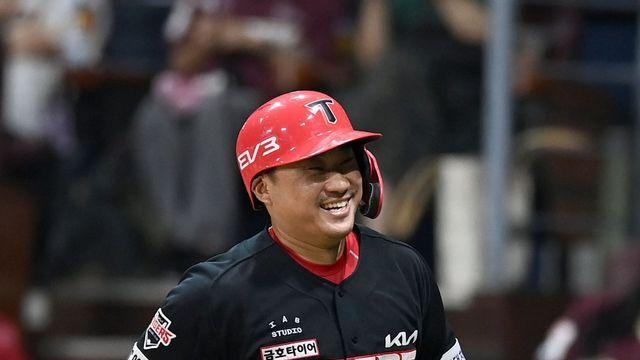 김태군 ‘투런 홈런 싱글벙글’