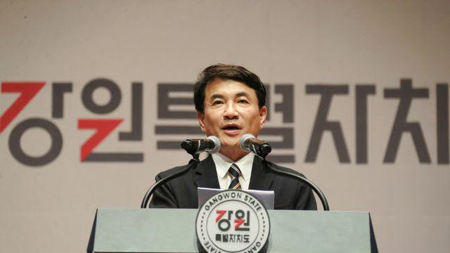 김진태 ‘1948년 건국 발언’에 광복회원들 퇴장…경축식 파행