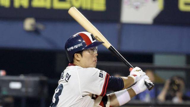 두산 주전 3루수 허경민, 손가락 아탈구로 1군 엔트리 제외...27일 NC전 복귀 겨냥 [IS 잠실]