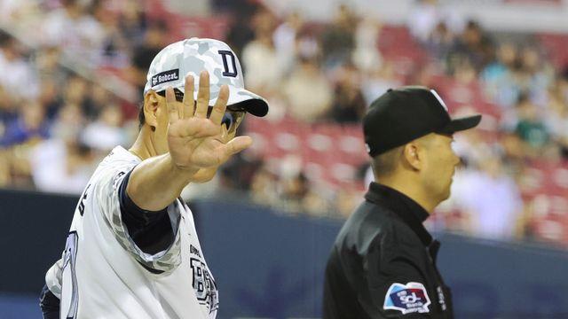 주루사 2개·판단 미스·안일한 수비...갈 길 바쁜 두산-롯데, 아쉬운 경기 집중력