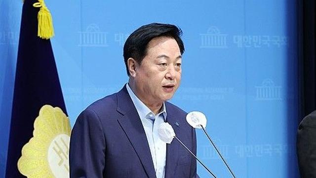 김두관측 