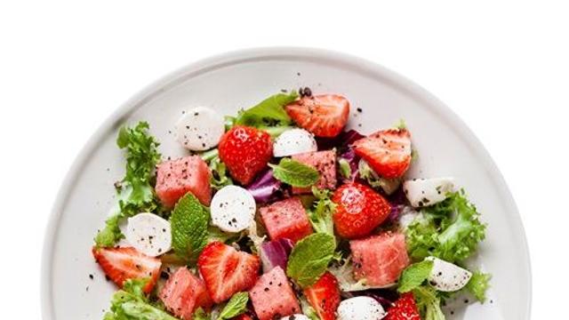 참외·수박·망고를 샐러드로…여름철 입맛 살리는 ‘과일샐러드 3선’