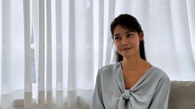안현모, 세련&우아함이 담긴 리본 블라우스