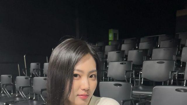 권은빈, 내추럴하면서도 세련된 분위기…'일상 속 청순미' 발산