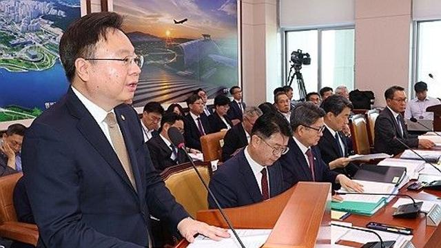 의료공백에 코로나19까지 확산…복지장관 