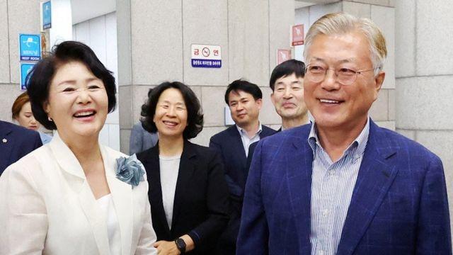 검찰, 文 전 대통령 부부 계좌 압수수색…前사위 '특혜채용' 고발 4년 만