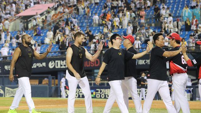 이것이 ML 36승 투수다! '4이닝 97구' 극복하고 첫 승…디펜딩챔피언 상대로 자신감 UP [잠실 현장]