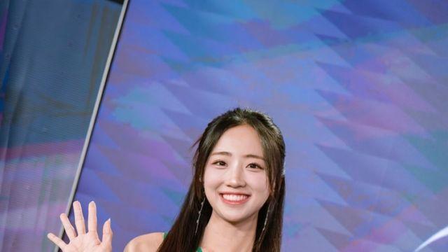 배혜지, 완벽한 직각 어깨&그린 원피스로 뽐낸 청순+세련미