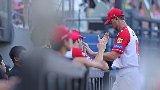 KBO 데뷔전 망친 ML 36승 투수, '디펜딩챔피언' LG 상대로 부진 만회할까 [잠실 현장]