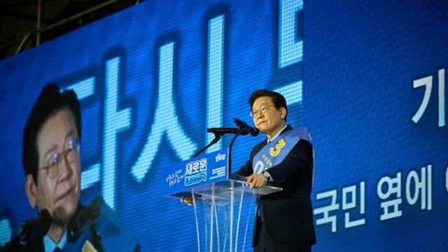 '먹사니즘' 이재명, 대권행보 본격화…사법리스크는 아킬레스건