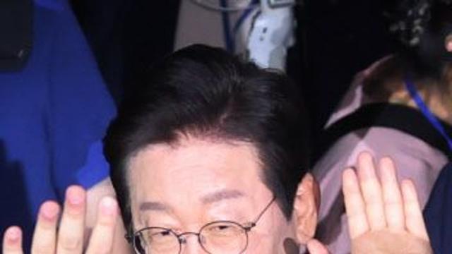 이재명, '85% 득표' 민주당 대표 당선…정봉주, 최고위원 탈락(상보)