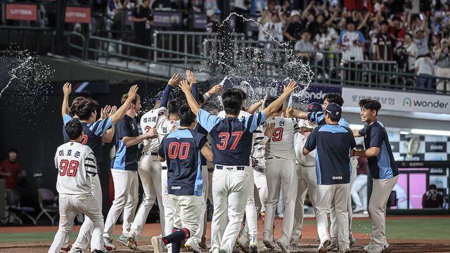 신인 역투에 베테랑 끝내기 '완벽 조합'…김태형 감독 