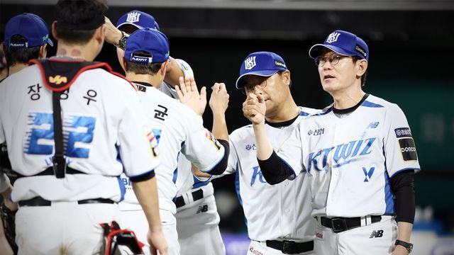 연패 탈출+두산 포비아 극복, 두 마리 토끼 다 잡았다…이강철 감독 