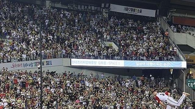 한국프로야구 시즌 최다 847만 관중 신기록…천만 관중도 보인다(종합)