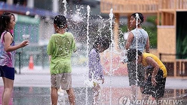 천둥·번개 동반 소나기 내리지만…찜통더위·열대야 계속