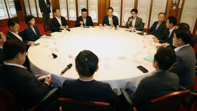 '취임 한달' 한동훈, 고위당정 데뷔…전기차·코로나·물가 등 논의