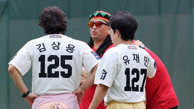 훈련 시간에 등장한 엉덩이 바지?…SSG, '깜짝 이벤트' 준비한 사연 [인천 현장]