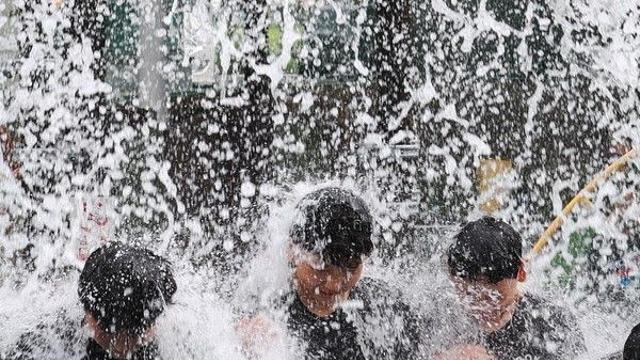 [오늘의 날씨] 중부지방 소나기...낮 최고 36도 폭염 '태풍 9호 예상경로'