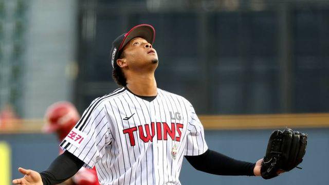 앞선 두 경기랑 다르네 '16.00→0.75' 4이닝만에 내려간 LG 에르난데스, 사령탑은 