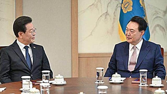 축하난 몰랐다는 민주당에 대통령실 “안 받겠다는 뜻 아닌가”