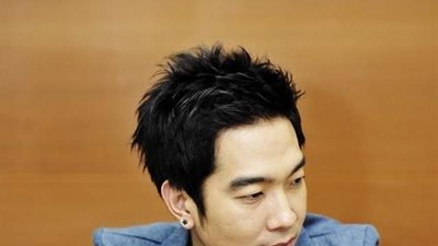 미성년자 성폭행 혐의로 실형 복역한 고영욱, 유튜브 채널 개설 논란