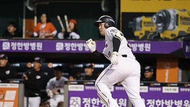 한화 안치홍, 휴식 차원 1군 말소…데뷔전 앞둔 김도빈 등록