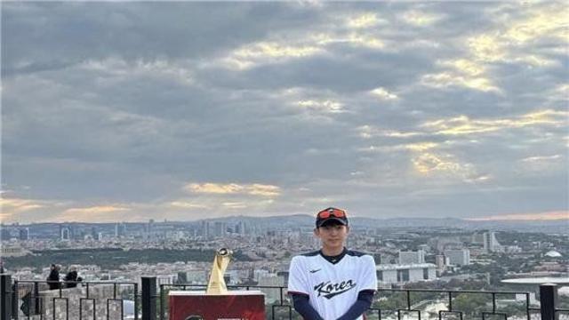 ‘베이스볼5’ 처음 듣는다고요? 맨손으로 공 치고 받는 주먹야구죠!