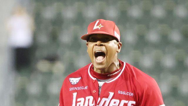 '엘리아스 7이닝 무실점 괴력' 5위 SSG, 3위 LG 꺾고 4연패 탈출 [IS 잠실]