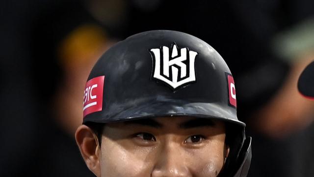 타구 막으려 진흙탕 뛰어든 KT 심우준 “팀 분위기 더 처질까 몸 던졌다”