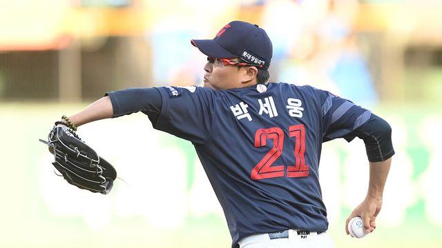 롯데 명장, '안경 에이스 부진' 타파 승부수…'정보근 카드' 선택 