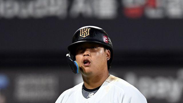 대타 강백호, 만루 찬스에서 허무한 삼진