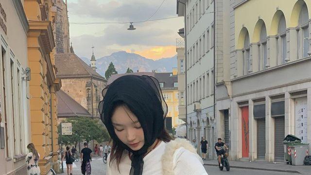 강민경, 개미허리 돋보이는 감각적인 캐주얼룩