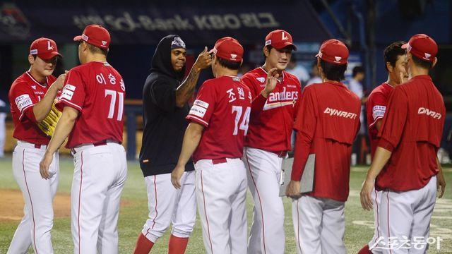 엘리아스, 7이닝 무실점 호투에 4연패 끝