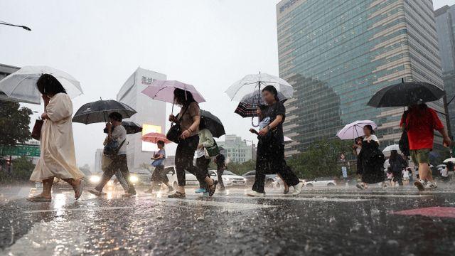 [내일날씨] 전국 흐리고 곳곳 소나기…낮 최고 35도