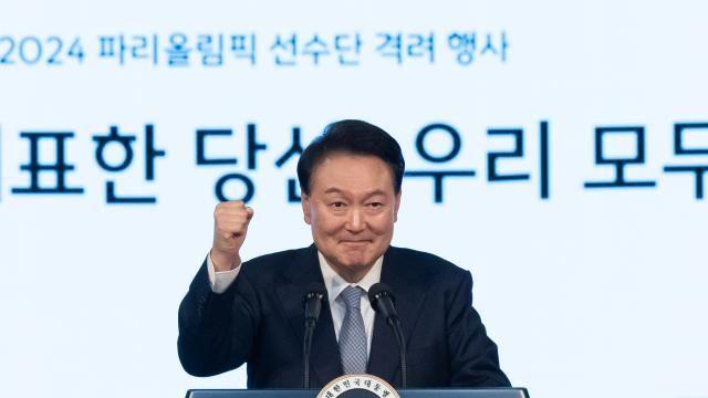 尹대통령 지지율 27%…국민의힘 32%·민주당 31%