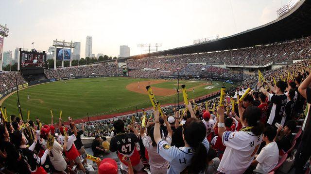 ‘야구·콘서트’ 잠실운동장, 5만 명 몰린다... “대중교통 이용해달라”