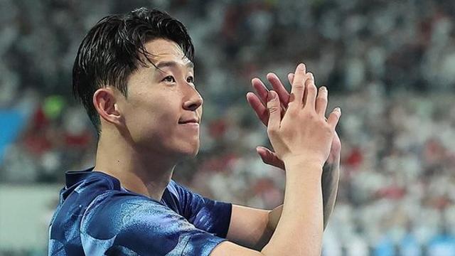 방송서 끊임없이 후배 손흥민 극찬했던 토트넘 출신 축구스타, 성범죄 혐의로 퇴출됐다