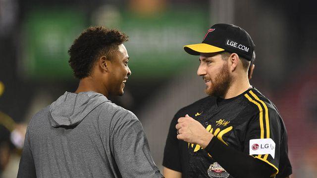 '복덩이'가 제대로 일냈다!...LG 역대 첫 30홈런-100타점, 구단 역사에 한 획 그었다 [고척 현장]