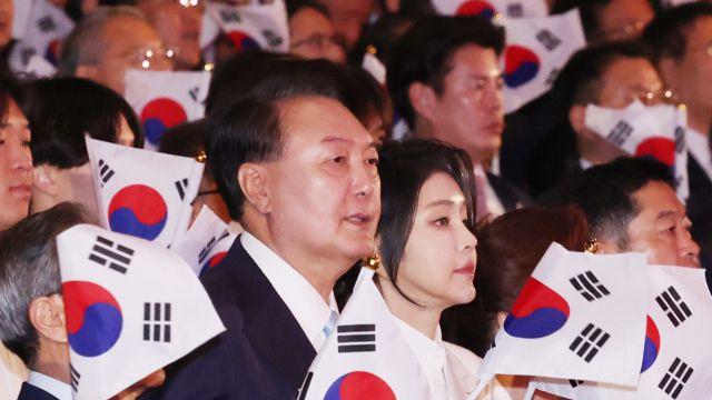 광복절에 尹대통령은 왜 품위를 버렸을까?