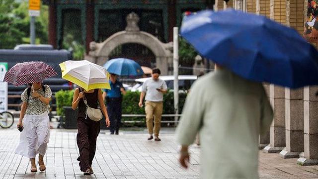[오늘의 날씨] 전국 대부분 지역 비···체감온도 여전히 높아