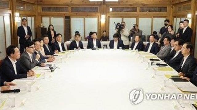 전기차 배터리 정보공개 의무화…지하주차장엔 스프링클러 설치(종합)