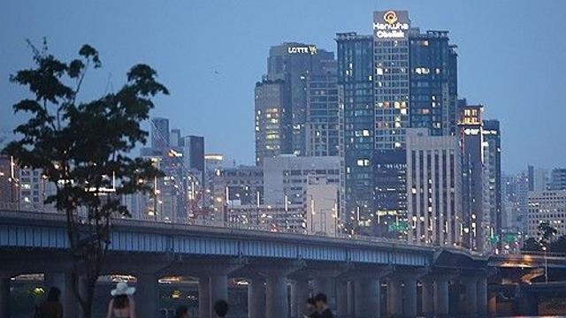 [날씨] 전국 흐리고 곳곳 소나기…낮 최고기온 30∼34도