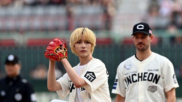 TXT 범규, 설레이는 야구 시구!