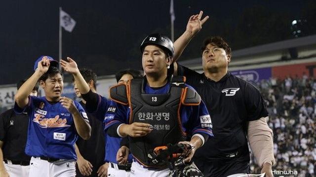 류현진 호투... 프로야구 한화, 19년 만에 두산 3연전 싹쓸이